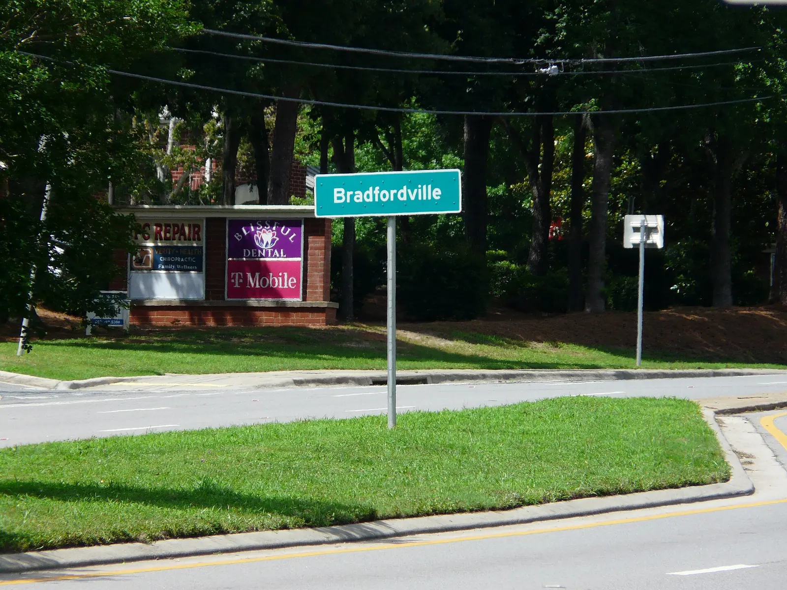 The Bradfordville community sign beside northbound U.S. 319, Thomasville Road, north of Tallahassee.
